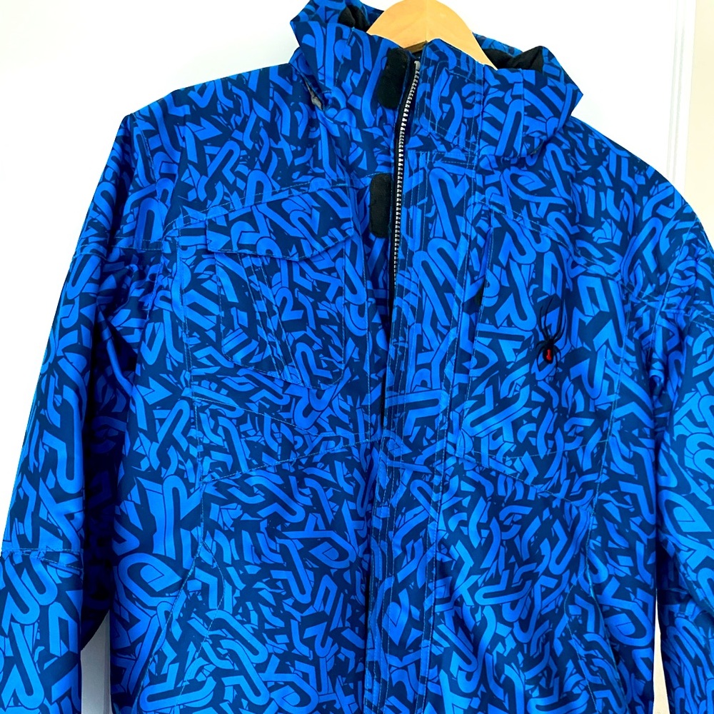 Spyder boys ski jacket. Used on 2 ski trips by my son. Very high quality.